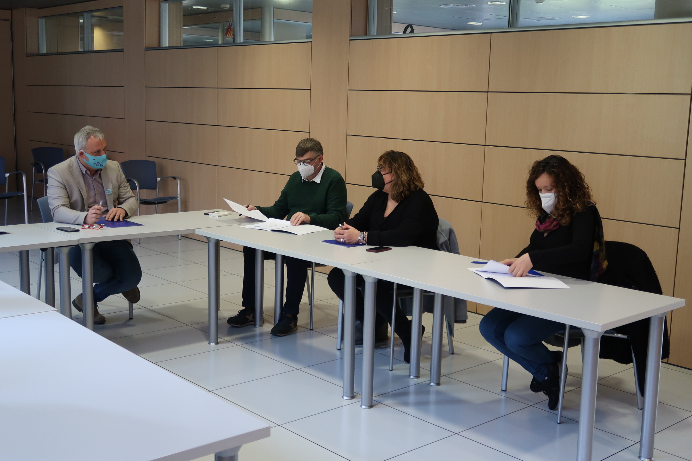 El conseller Jaume Alzamora i el director insular Àlex Segura amb representants dels ajuntaments d’Algaida, Montuïri, Porreres i Vilafranca.