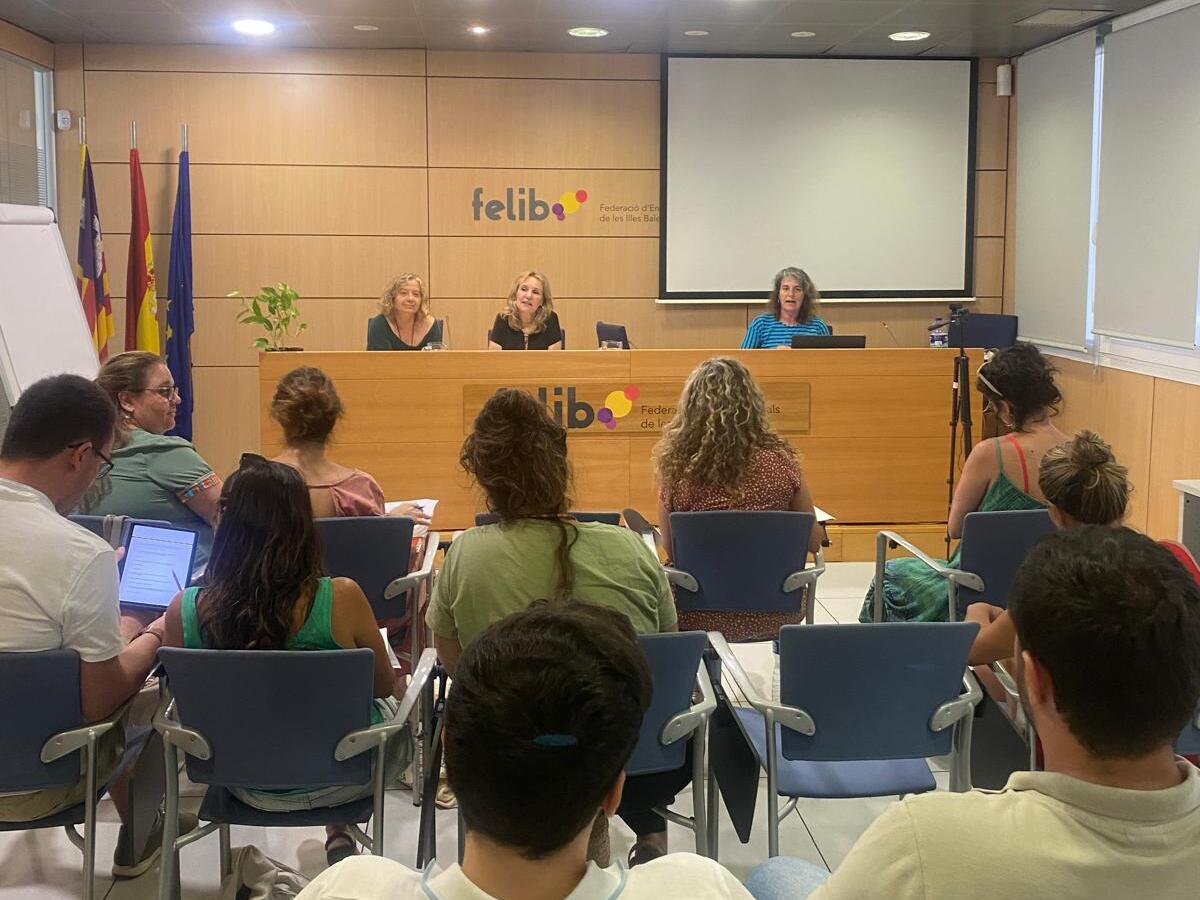 Reunió amb les entitats juvenils per explicar la convocatòria de subvencions.