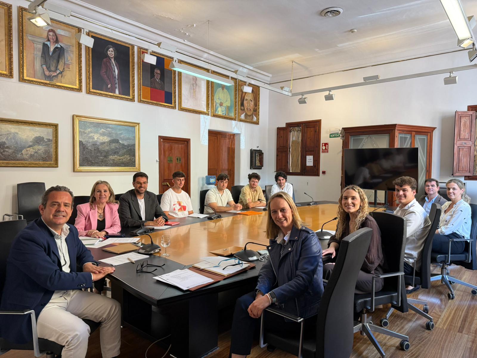 Reunió per elaborar el primer pla insular de joventut de Mallorca.