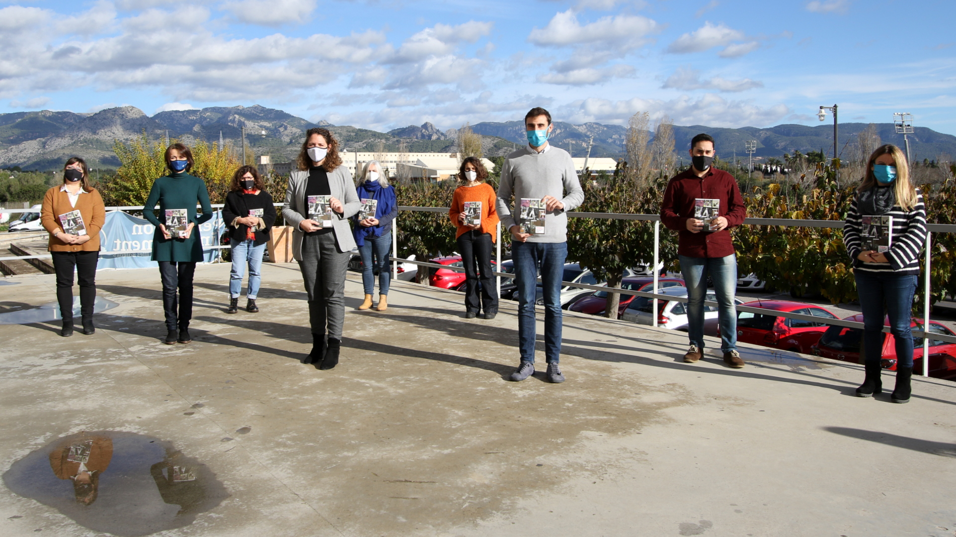 Autoritats i representants institucionals impulsors de l'Anuari de la joventut de les Illes Balears. UIB